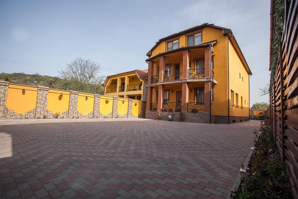 Hotel Goldenluxe Berehowe Exterior foto